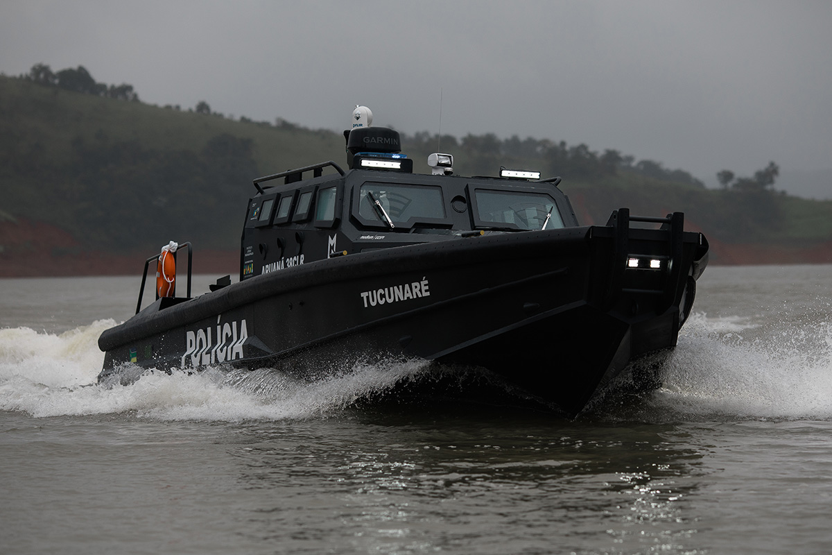 Barco Blindado Militar Aruanã 38 FT