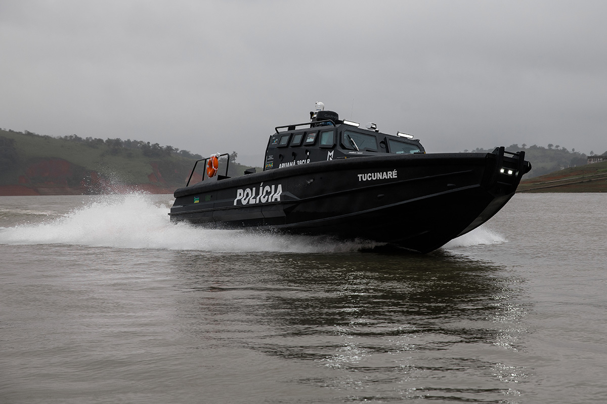 Barco Blindado Militar Aruanã 38 FT