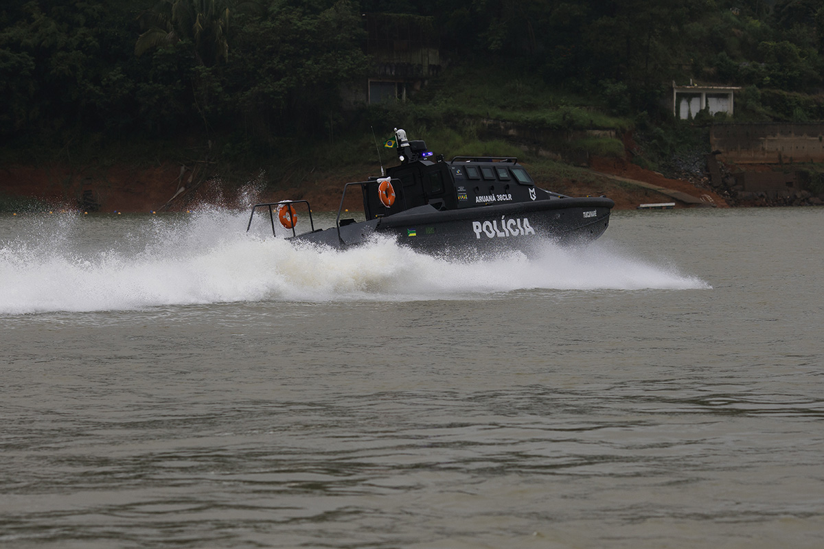 Barco Blindado Militar Aruanã 38 FT