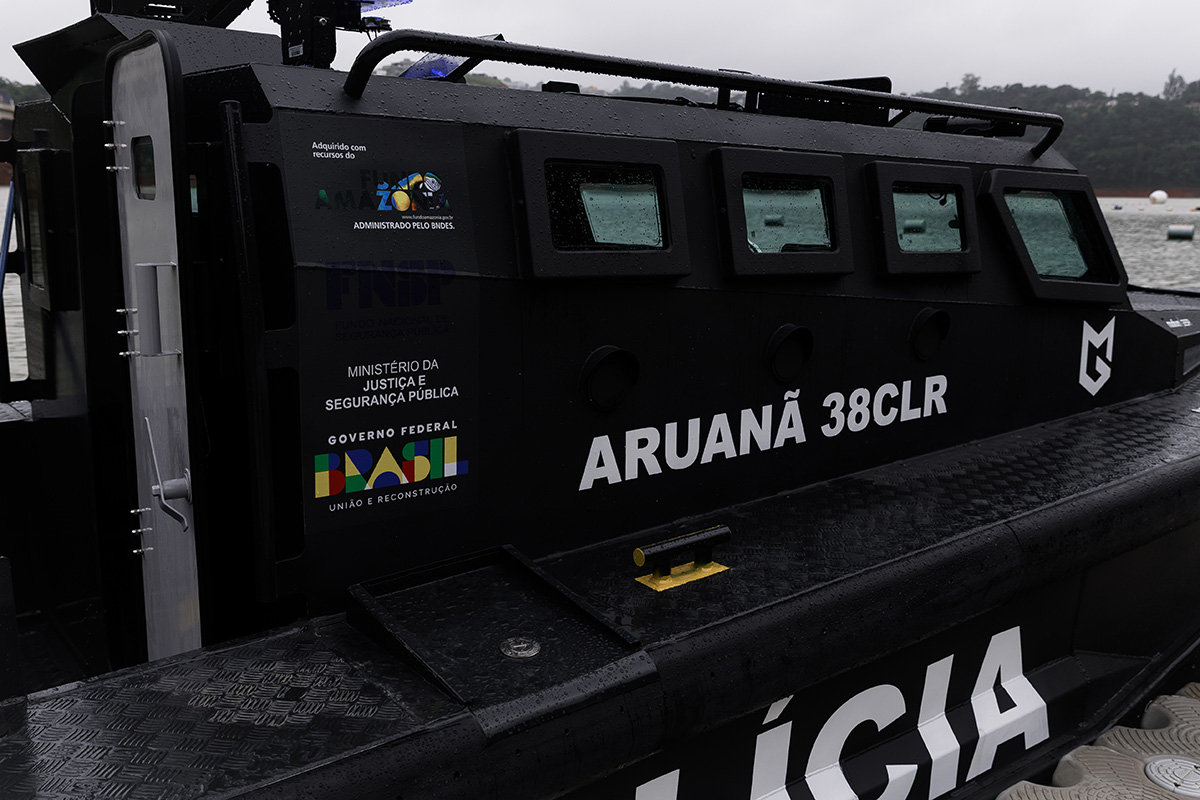 Barco Blindado Militar Aruanã 38 FT